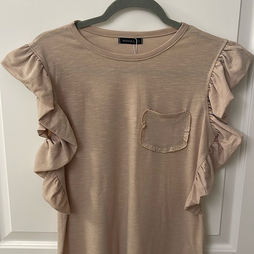 NWT MIHOLL Top/ knit with ruffles